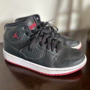 Nike Jordan 1 Mid trainers, Youth Size 5